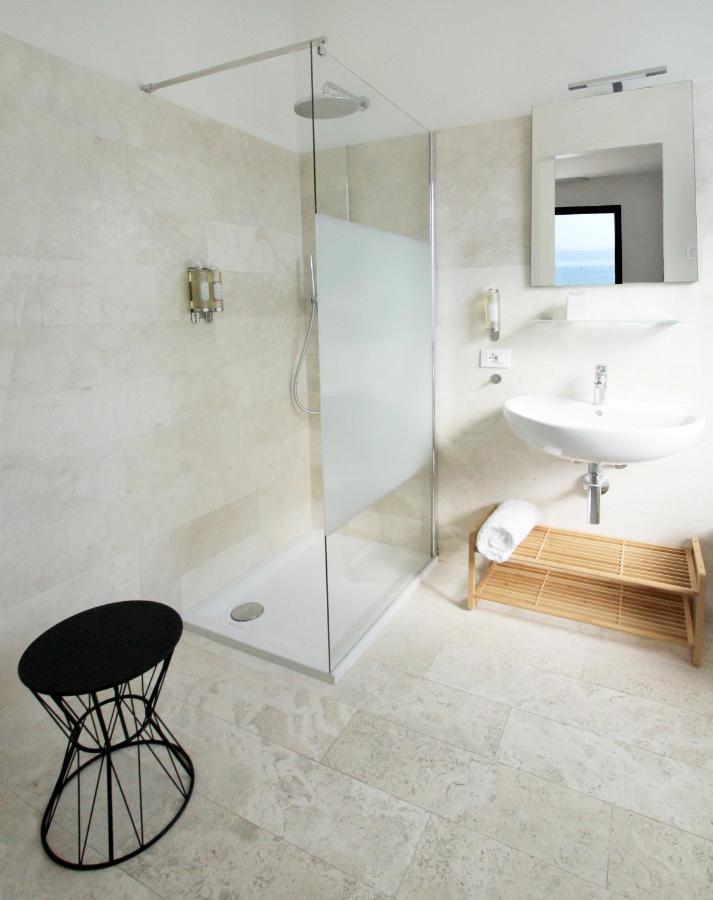 Aqva Boutique Hotel (Adults Only) Sirmione Szoba fotó